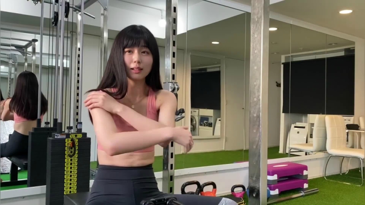 小鹿酱酱一起健身 1动作分解