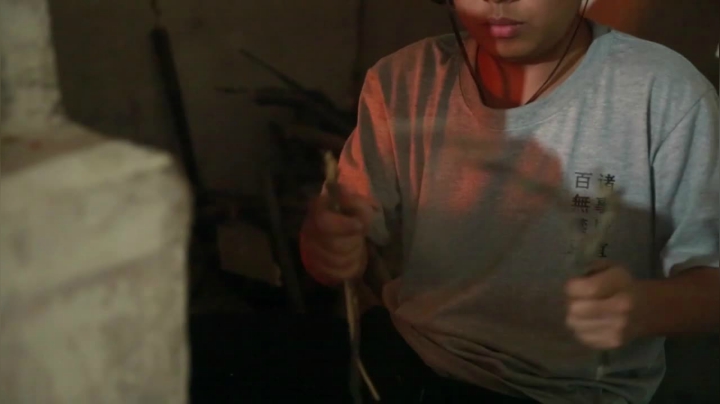 我在斗鱼看YESHI小哥直播美食