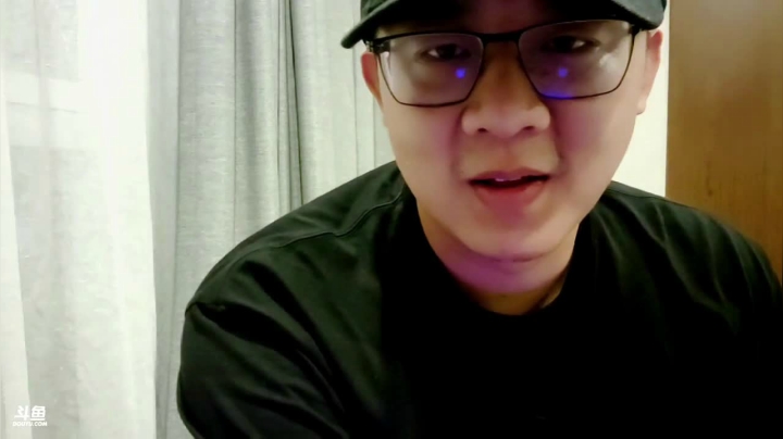 我在斗鱼看小鱼小鱼吃虾米直播户外