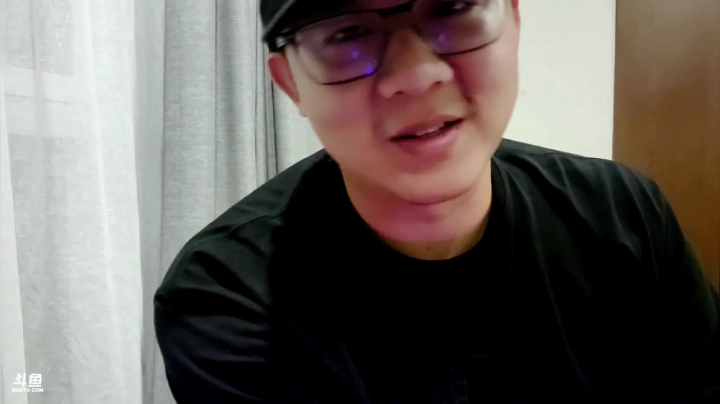 我在斗鱼看小鱼小鱼吃虾米直播户外