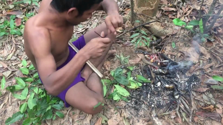 『原始生活』烤食大蜗牛 (3)