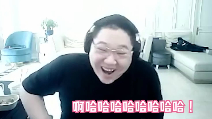 我在斗鱼看即将拥有人鱼线的PDD直播英雄联盟
