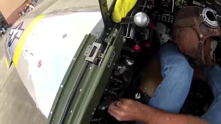 驾驶 P-51C 野马