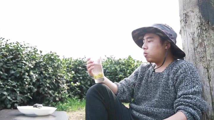 我在斗鱼看YESHI小哥直播美食
