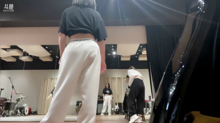 【苏恩Olivia 舞蹈】06-09 16:39