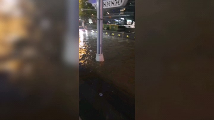 老天爷知道我回南昌了，留下了感动的泪水，然后我家这边就被淹了