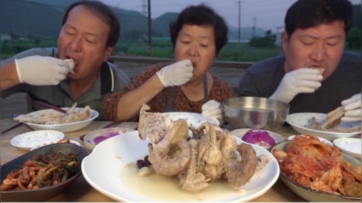 打破传统方法制作鸡汤，味道比普通鸡汤更浓郁，吃起来太香了！
