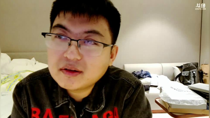 我在斗鱼看火力堂主直播户外