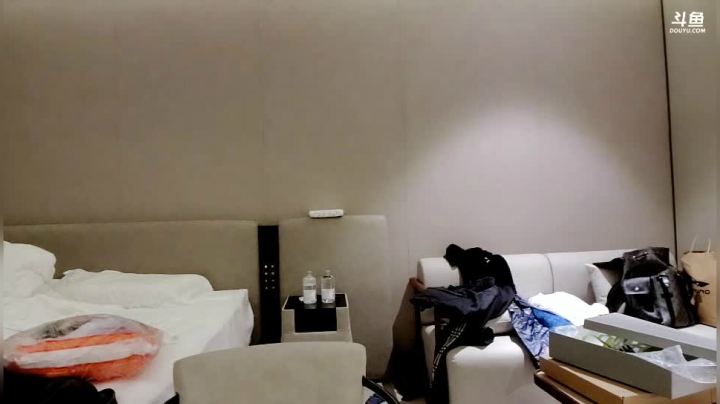 我在斗鱼看火力堂主直播户外