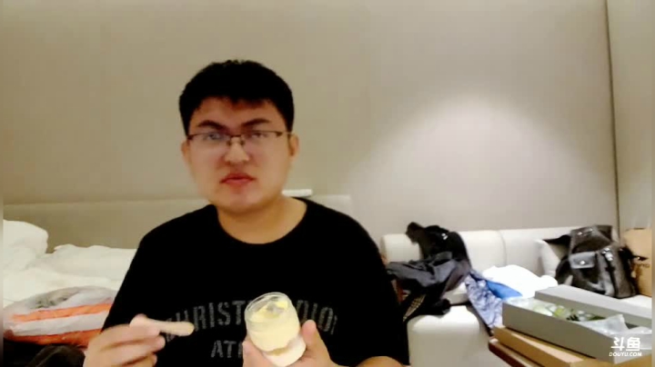 我在斗鱼看火力堂主直播户外