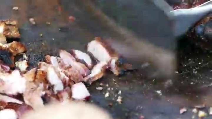 台湾路边小吃   猪脑培根起司