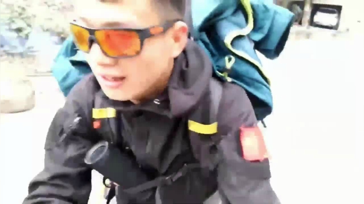 我在斗鱼看叶子户外直播户外