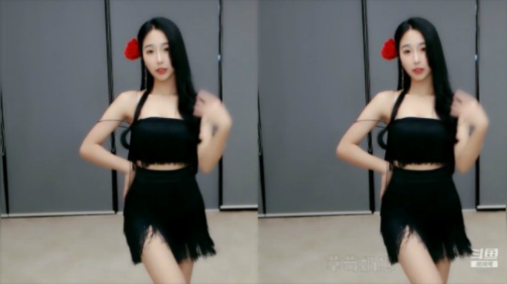 小深深儿：正在跳舞中哦，点进来看跳舞吧！~