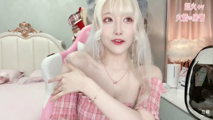 我在斗鱼看啾小妍SAMA直播二次元