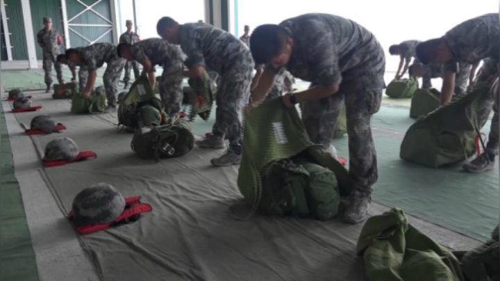 【第一军视】技术精湛！陆军特战队员带你体验高难度水上跳伞