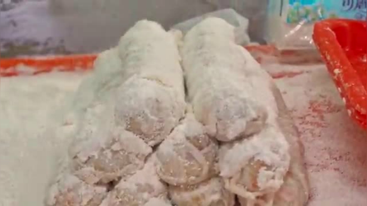 网丝肉卷 石头烧饼  杨桃冰汽水   台湾街头美食