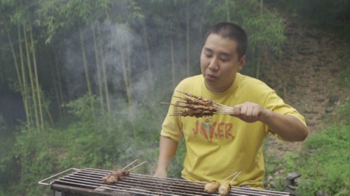 炎炎夏日搞顿小烧烤吃吃，总感觉还差点什么。。