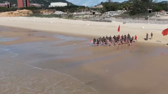 【第一军视】清凉一夏 跨海武装泅渡你要来试试吗？