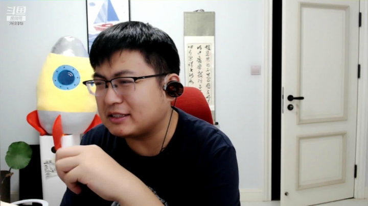 我在斗鱼看火力堂主直播户外