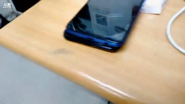 晚上去上班  小姐姐很漂亮