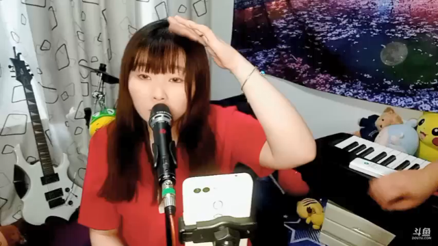 一个果子乐队主唱