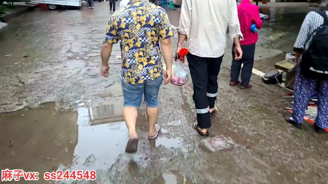 我在斗鱼看叶子户外直播户外