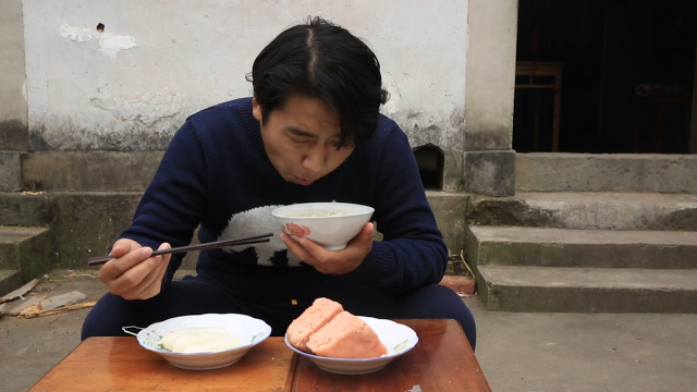 我在斗鱼看YESHI小哥直播美食