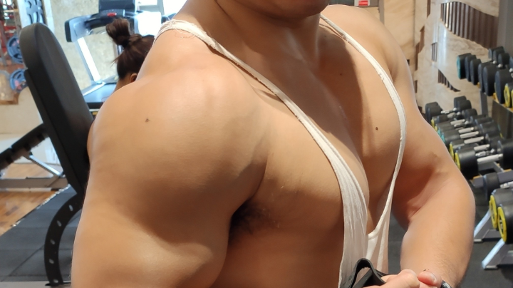 肩膀一定要变强。
