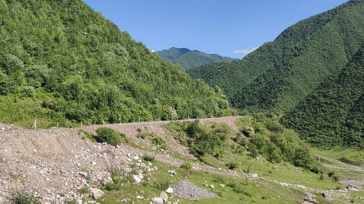 甘肃临夏县多支巴沟美丽风景