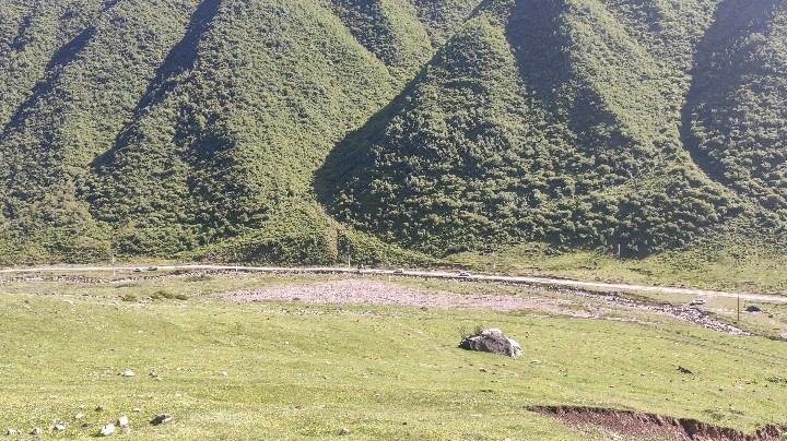 甘肃临夏县多支巴沟美丽风景