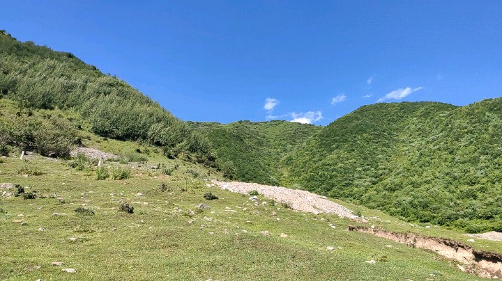 甘肃临夏县多支巴沟美丽风景