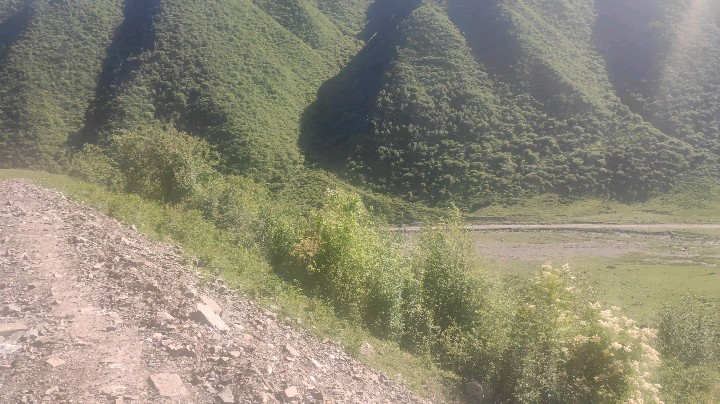 甘肃临夏县多支巴沟美丽风景
