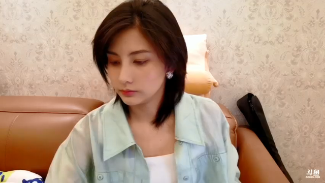【2021-07-05 20点场】我是唐菲：今晚八点 唱歌歌喔