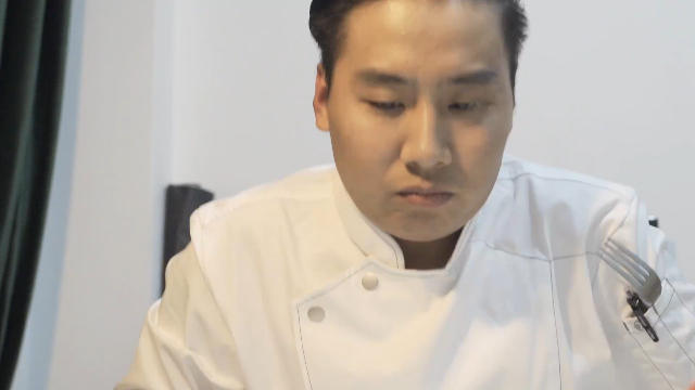 我在斗鱼看YESHI小哥直播美食