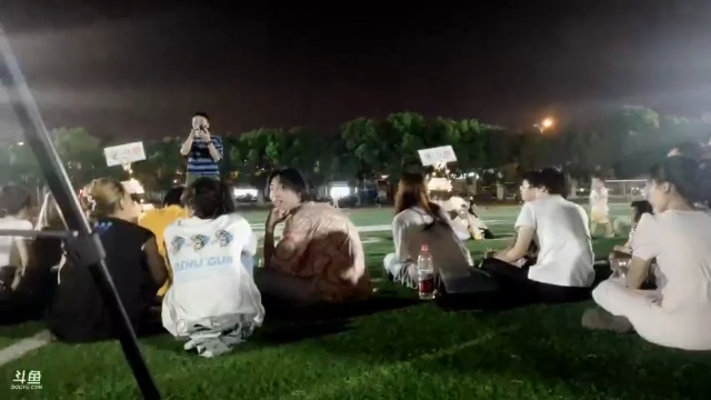 【2021-06-25 20点场】斗鱼校园直播间：草地音乐趴-武汉工程大学