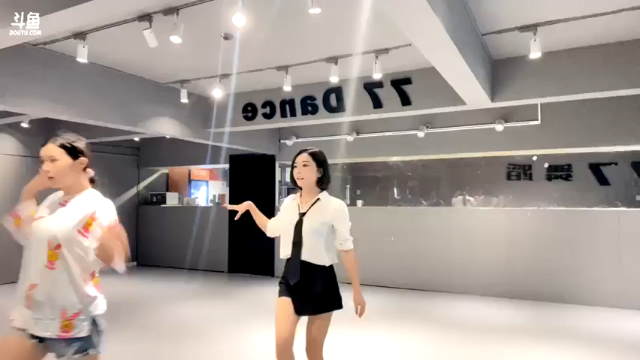 【妮儿Nierrr 舞蹈】07-05 16:53