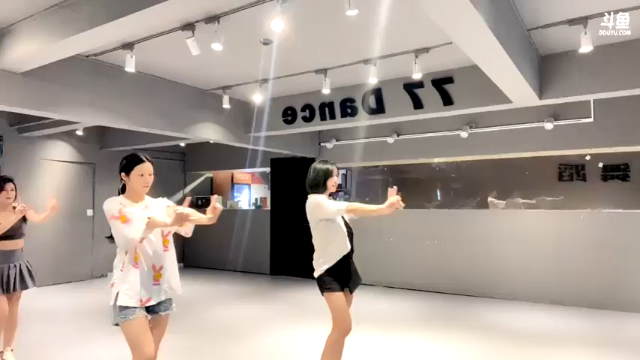 【妮儿Nierrr 舞蹈】07-05 17:26