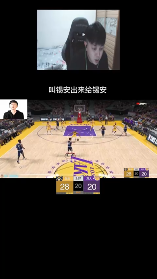 打球呢！还是要低调一点呢！