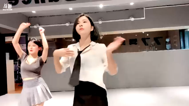 【妮儿Nierrr 舞蹈】07-05 17:26