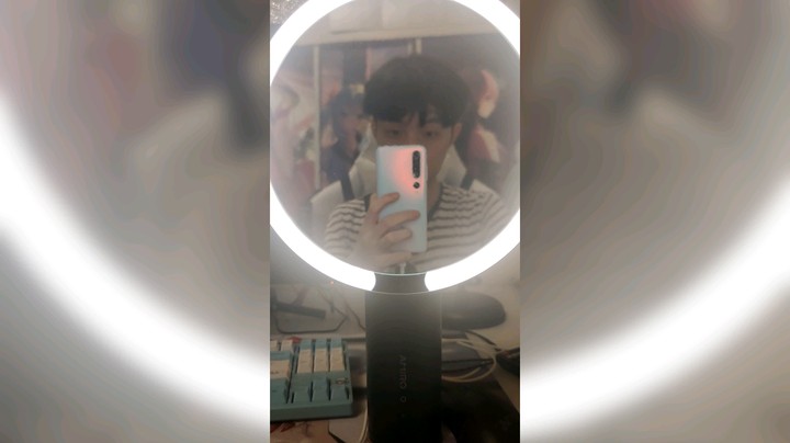 漏个脸