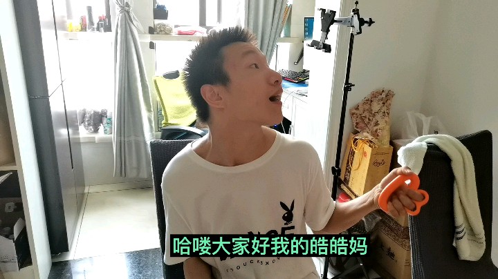 皓皓去看电影，也是很为难的事情