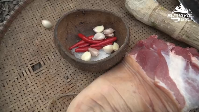 今天吃猪腿(4)户外怎么吃！？ 当然是BBQ拜托发财小手点关注，投币，三连哦