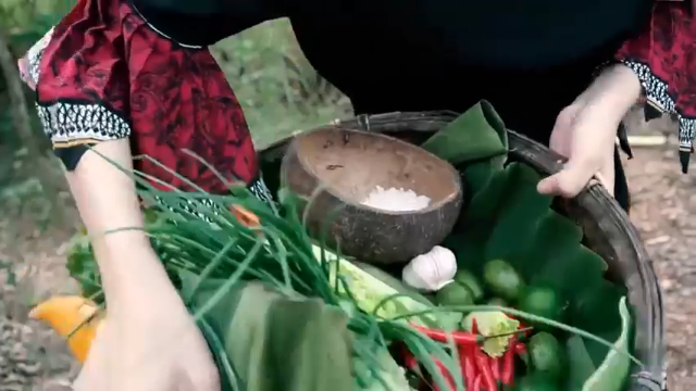 今天吃鸭子(3)户外怎么吃鸭！？ 当然是BBQ拜托发财小手点关注，投币，三连哦