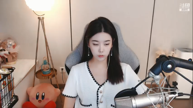 【2021-07-08 18点场】一只雪兔i：（直播中）成都爱唱歌得大姐姐！