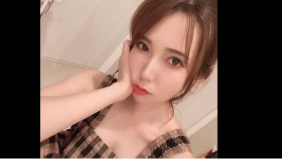 可爱美女变漫画脸，真好看啊