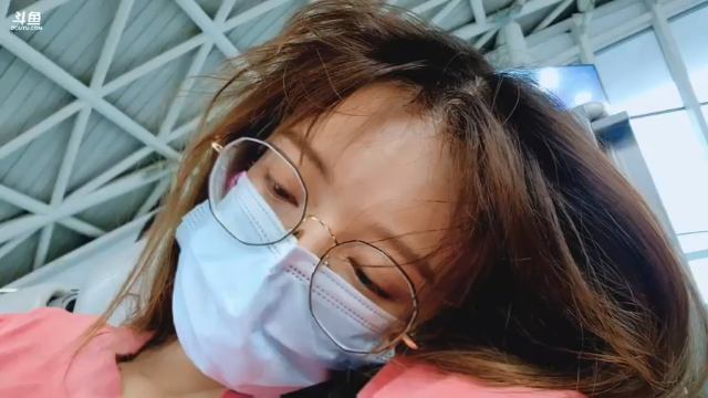 【2021-07-09 18点场】骆歆冲冲冲：骆歆：今天5点去机场播