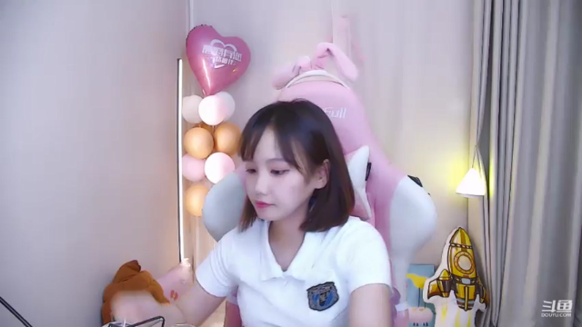 【2021-07-09 20点场】欣小菜：【有车位】萌妹上分如喝水！