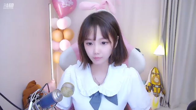 【2021-07-10 20点场】欣小菜：【有车位】萌妹上分如喝水！