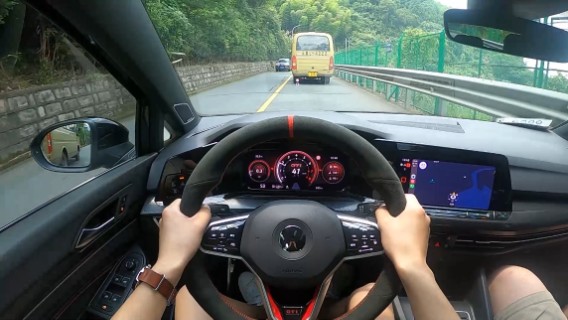 「第一视角」首试 全新高尔夫8 GTI：炸裂放炮，劈弯利器，纯粹小钢炮我冲了兄弟们！
