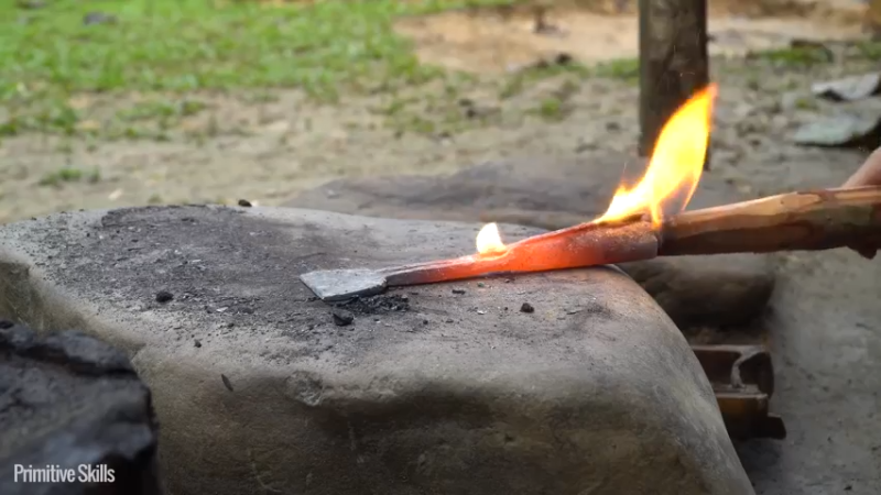 E69制作木匠工具7【真人我的世界-空手发展-单人炼铁】